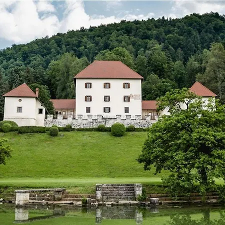 Hisa Kovac * Velesovo