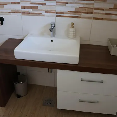 Hisa Kovac * Velesovo